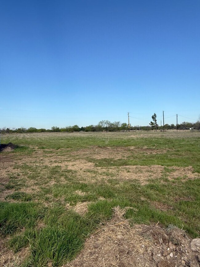Building Photo - Acreage - HORSE PROPERTY - NO WATER BILL Peaceful Country Living