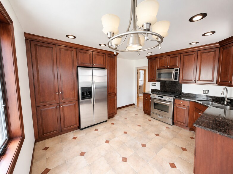 Building Photo - 5644 N Meade Ave
