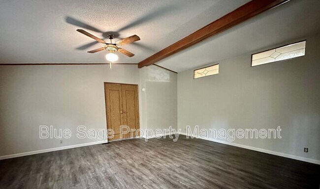 Building Photo - 110 Green Briar Ln