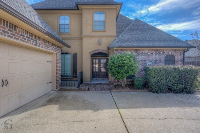 Building Photo - 520 Falling Water Cir