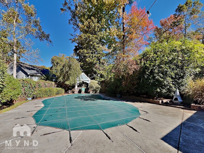 Building Photo - 3120 Skyland Dr NE