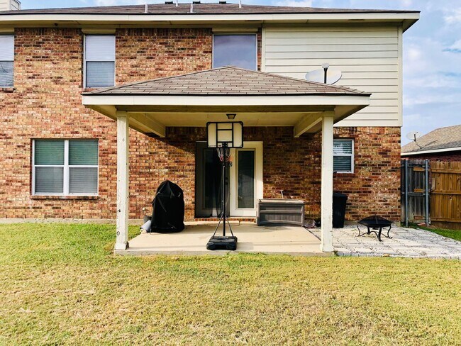 Building Photo - Coming Soon Spacious 4-Bedroom Home for Re...