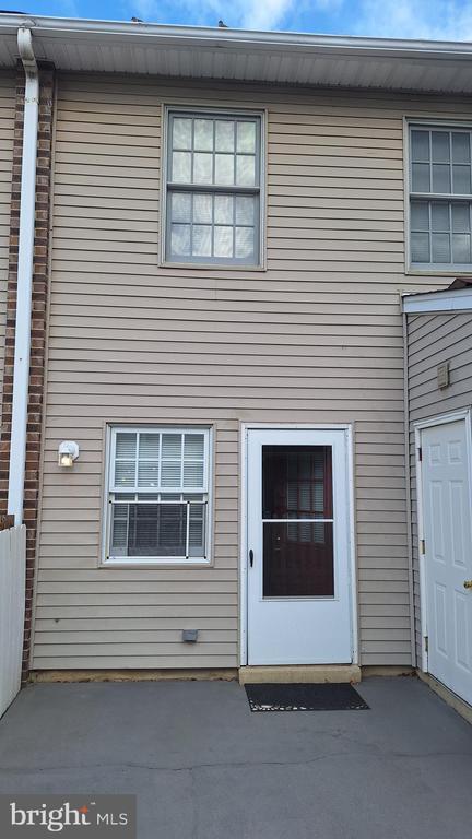 Building Photo - 102 Royal Ct Ln