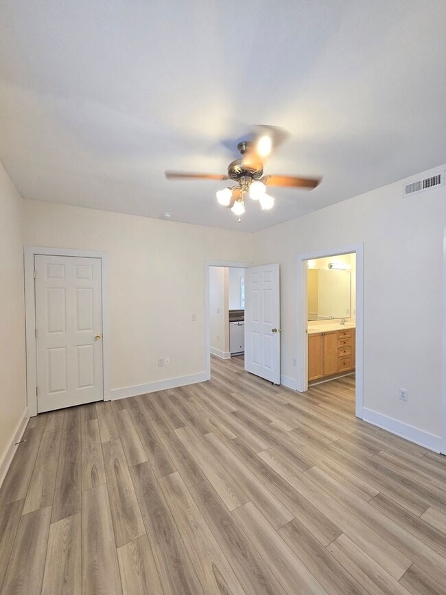 Building Photo - Trolley Path - MOVE IN SPECIAL - $500 OFF FIRST MONTH'S RENT - Minutes to Downtown WILM, Novant M...