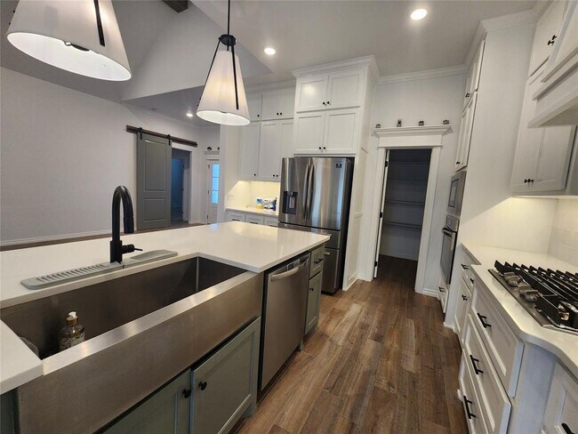 Building Photo - 16013 Dahlia Rd