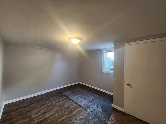 Building Photo - 805 E 32nd St