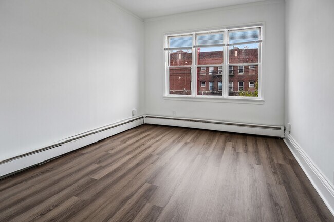 Building Photo - 154 W 29th St