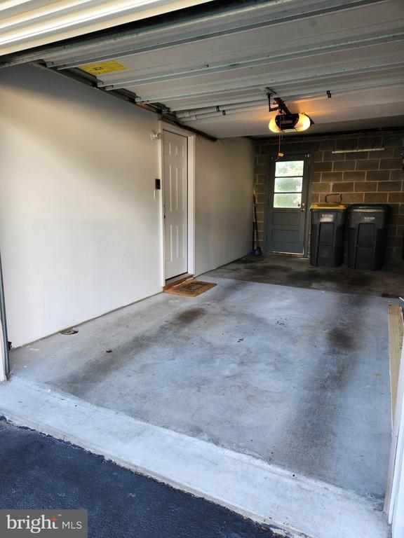 Building Photo - 2622 Boxwood Dr