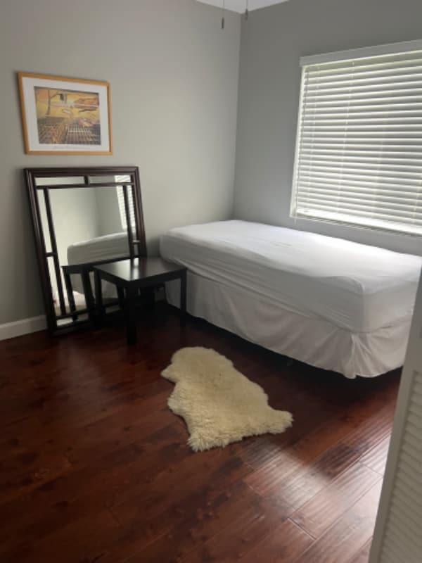 Building Photo - 178 SE Village Dr