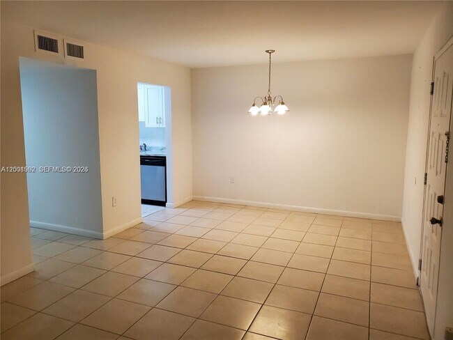 Building Photo - 7423 SW 152nd Ave