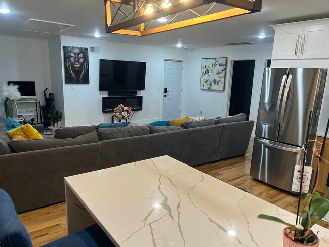 Building Photo - 89 N Munn Ave