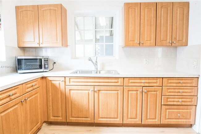 Building Photo - 5807 SW 41st St