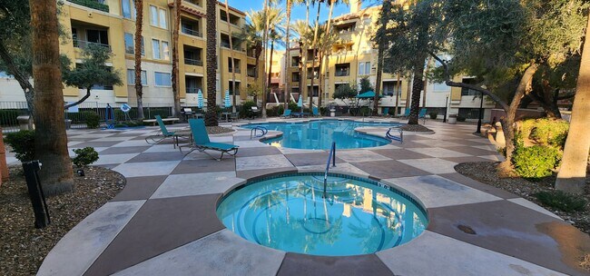 Building Photo - Fully furnished-full Sphere view