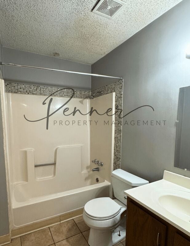 Building Photo - 716 NE Ball Dr