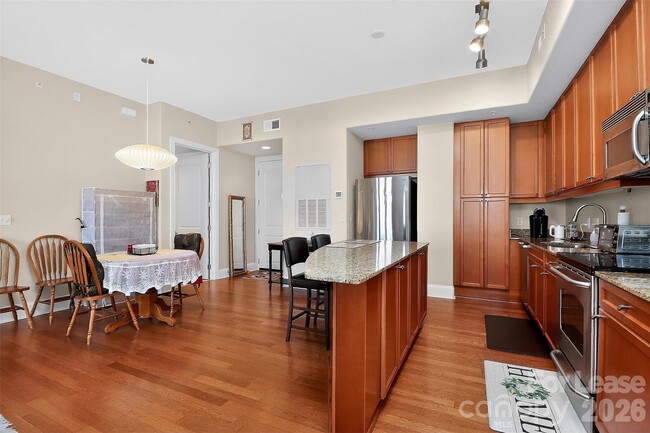 Building Photo - 4620 Piedmont Row Dr