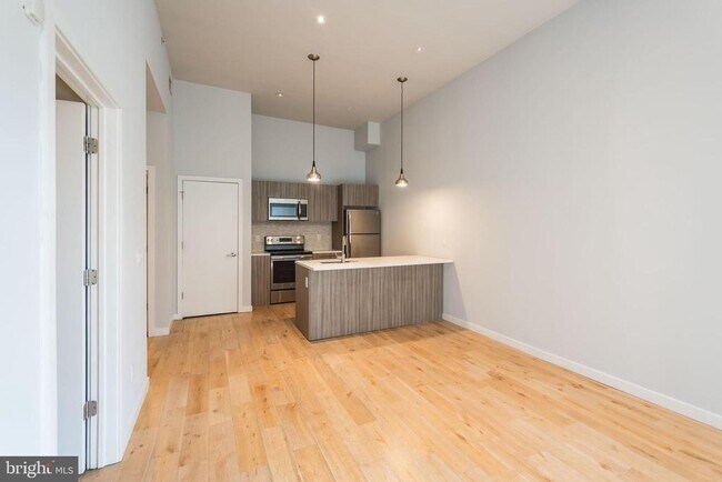 Building Photo - 412 S 13th St