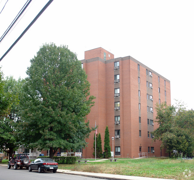 Primary Photo - Brackenridge Hall Apartments