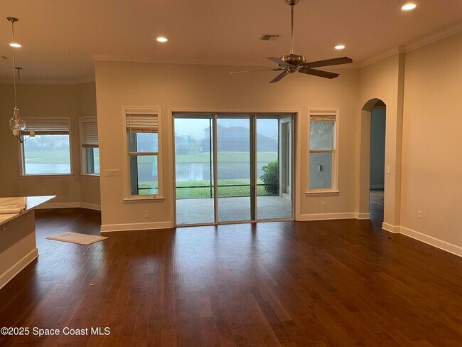 Building Photo - 8321 Paragrass Ave