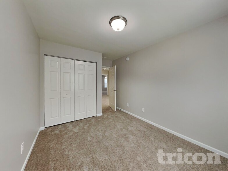 Building Photo - 910 Statler Dr