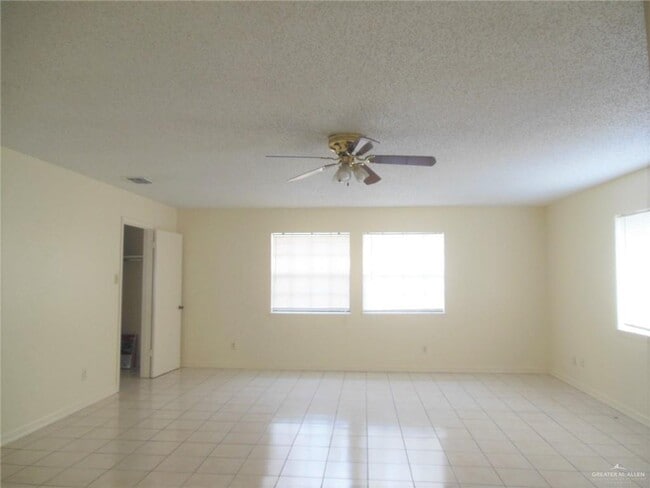 Building Photo - 16 Mynah Ave