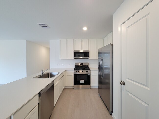 Building Photo - 15675 Plum Brk Dr