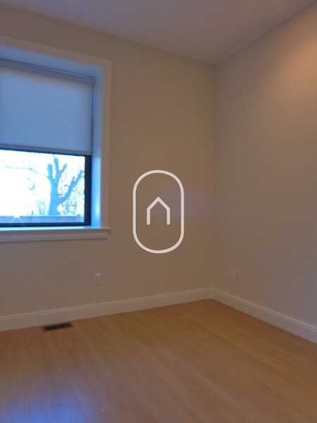 Building Photo - 33 Lenox St