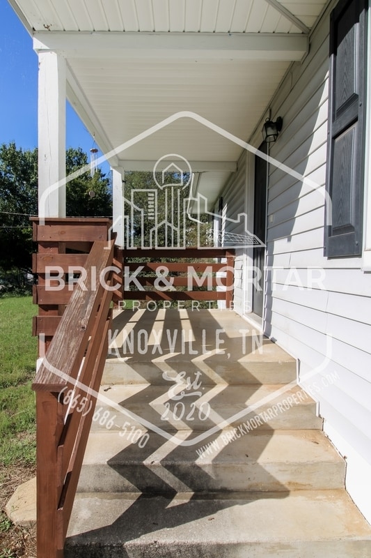 Building Photo - 1407 Charles Dr NE