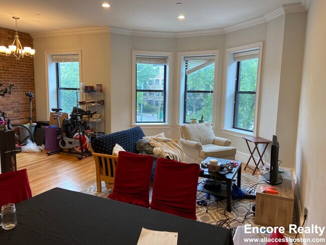 Building Photo - 1089 Beacon St