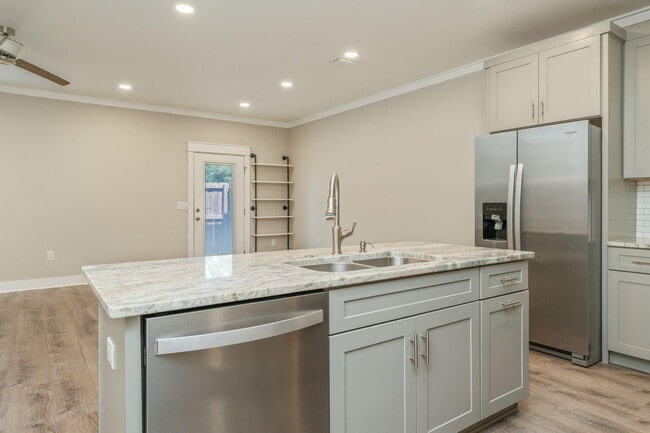Building Photo - 3 Praiseworthy Dr