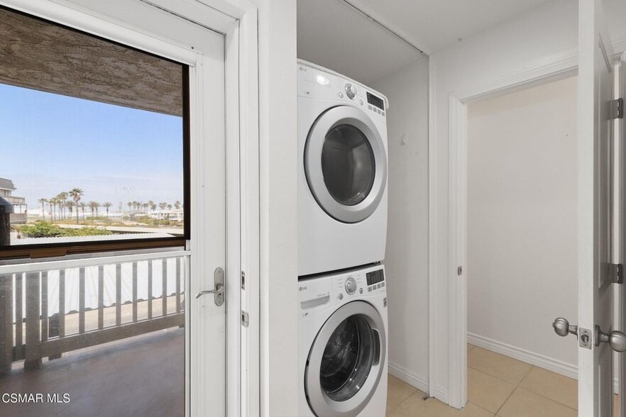 Building Photo - 240 E Surfside Dr