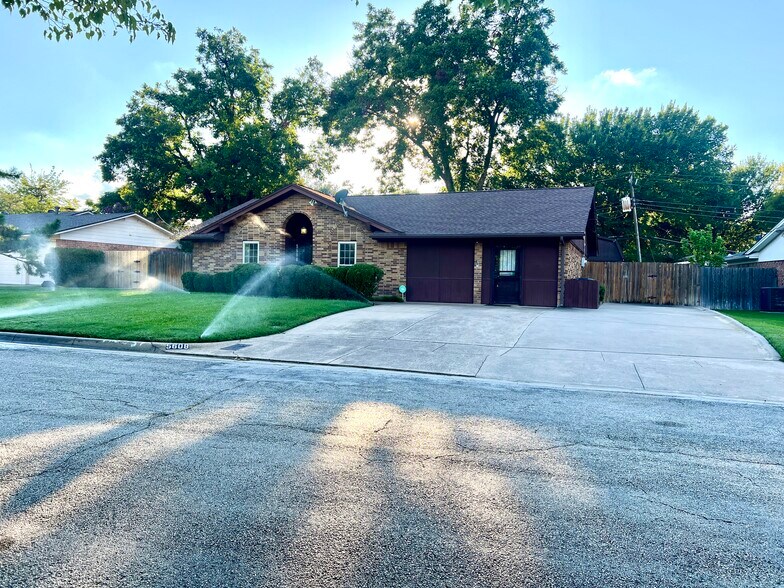 Primary Photo - 5608 Lubbock Ave