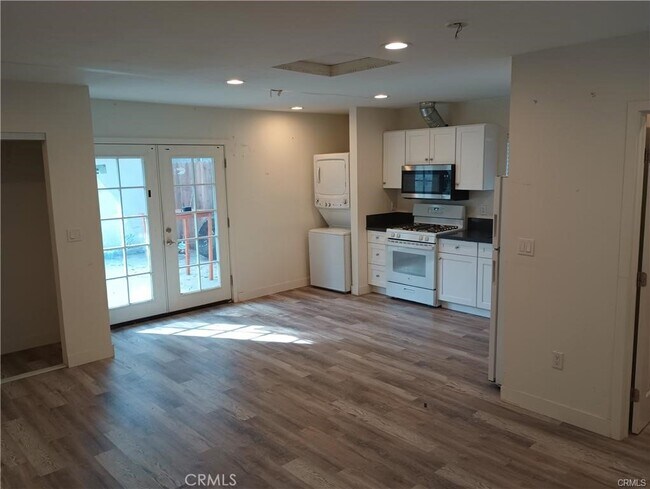 Building Photo - 22441 Saticoy St