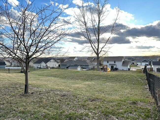 Building Photo - HUGE YARD!! 4 Bedroom, 3.5 Bath in Granger