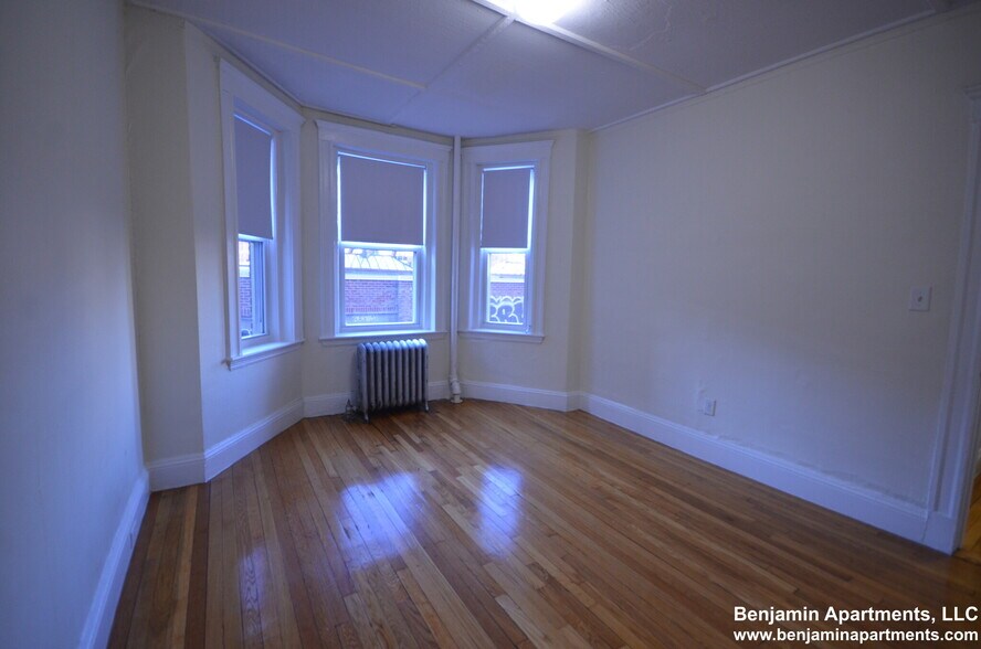 Building Photo - 11 Boylston St