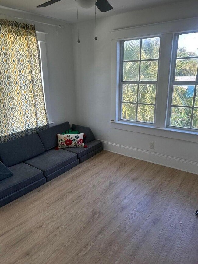 Building Photo - 820 30th St