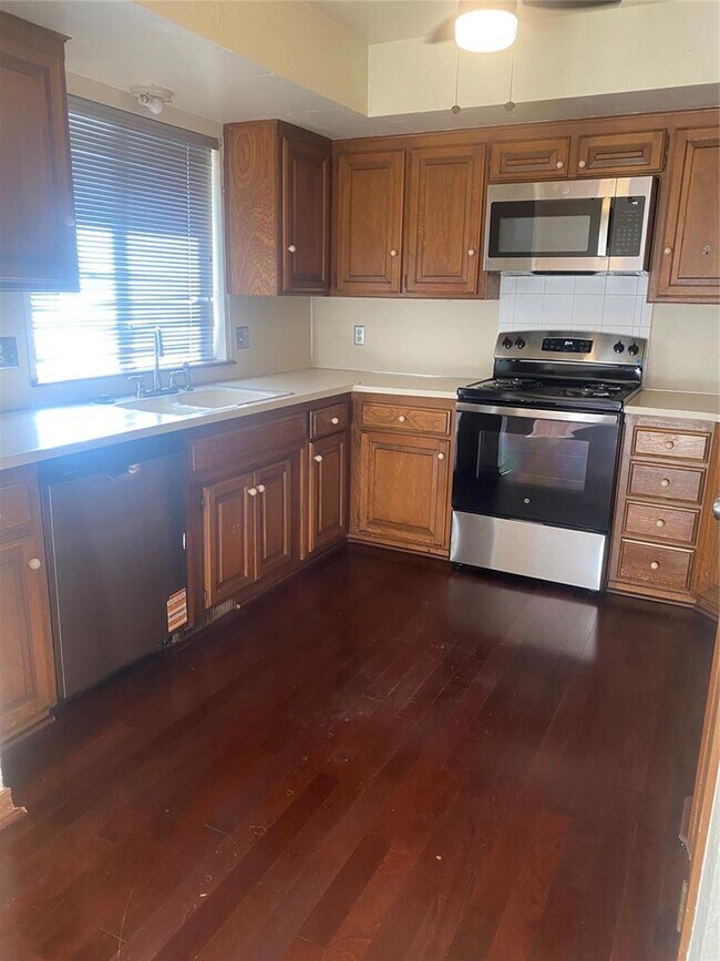 Building Photo - 1732 Lionsgate Cir