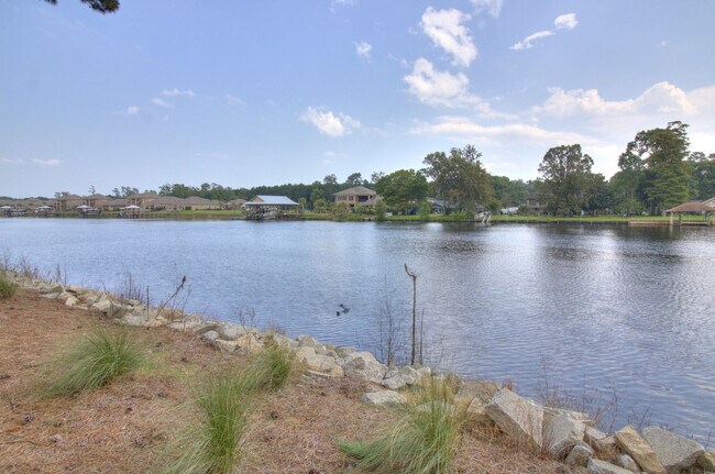 Building Photo - 682 Riverwalk Dr