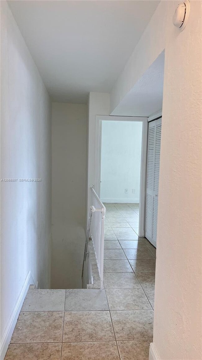 Building Photo - 984 W 40th St