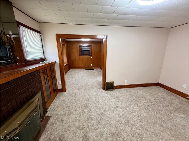 Building Photo - 835 Inman St