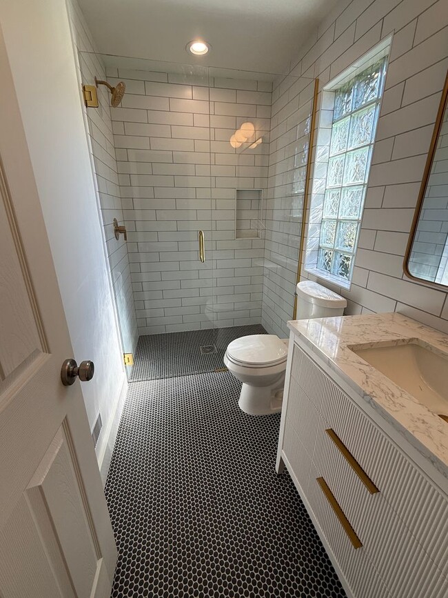 Building Photo - 3/3 Totally Renovated House on Sylvan Drive - Lincoln Forest