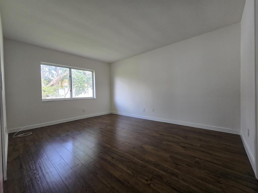 Building Photo - 201 SE 6th Ave