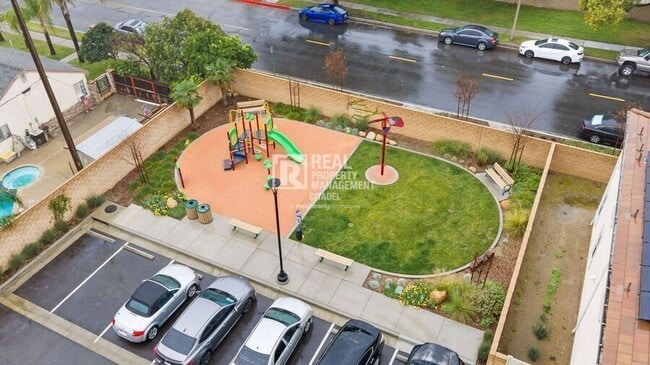 Building Photo - 365 Huntington Ct