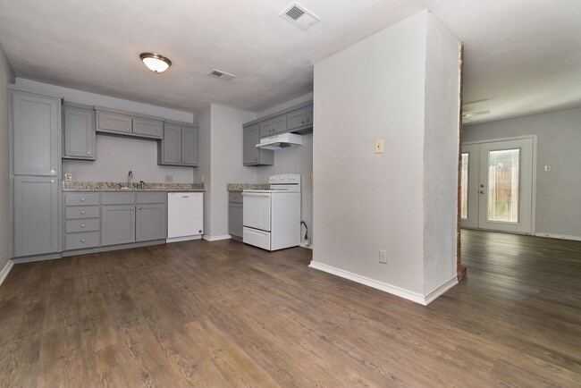 Building Photo - PEPERPORT.3913-3915