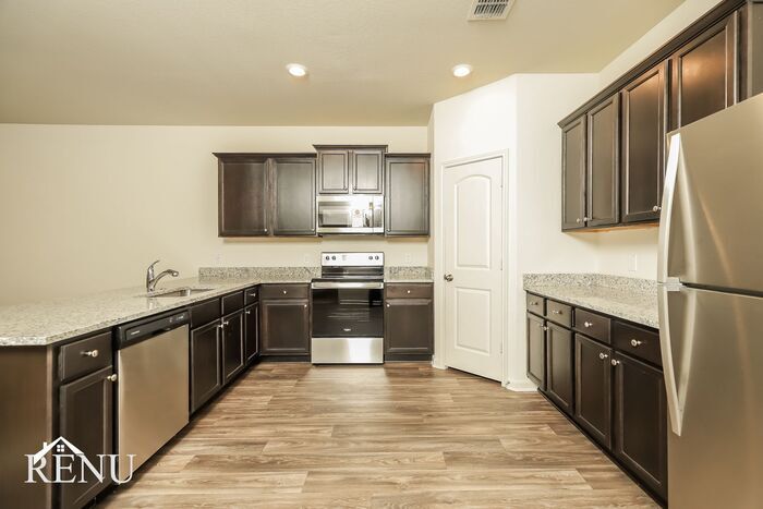 Building Photo - 11002 Chatham Ct