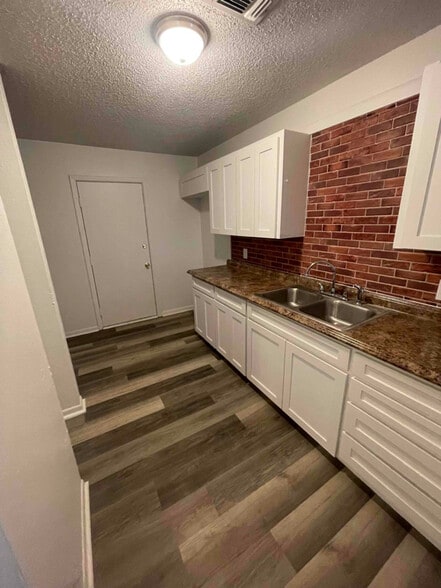 Building Photo - 800 2nd St