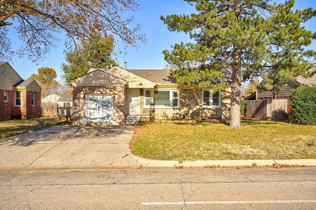 Building Photo - Adorable remodel at Lake Hefner