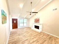 Building Photo - Stylish, Spacious & In a Prime Baton Rouge...