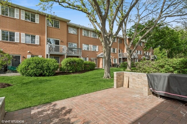 Building Photo - 1771 Warwick Ct