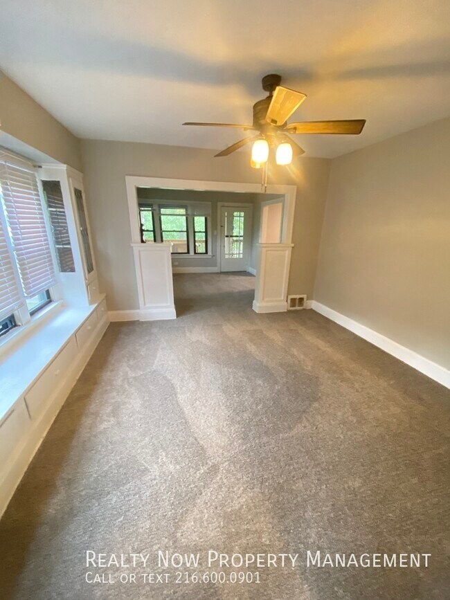 Building Photo - 9612 Lamontier Ave