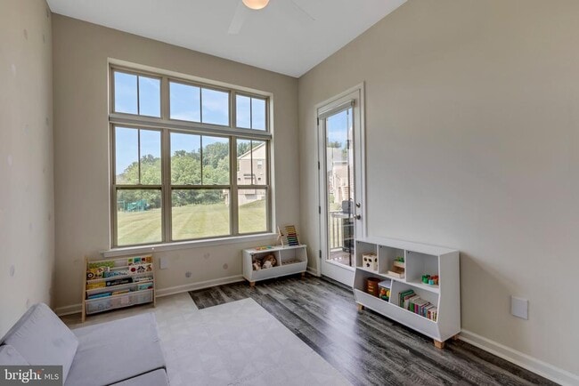 Building Photo - 250 Kestrel Ct